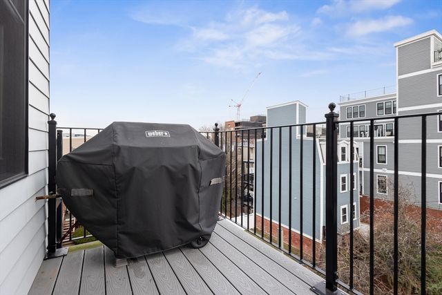 586 E 3rd 3, Boston, MA 02127