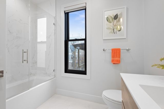 586 E 3rd 3, Boston, MA 02127