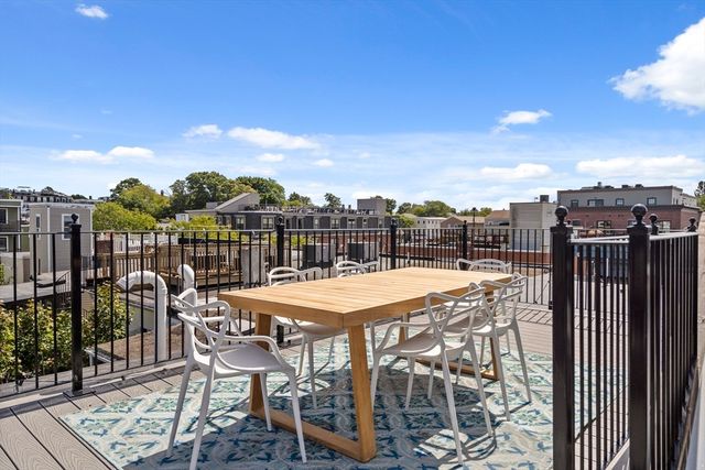 586 E 3rd 3, Boston, MA 02127