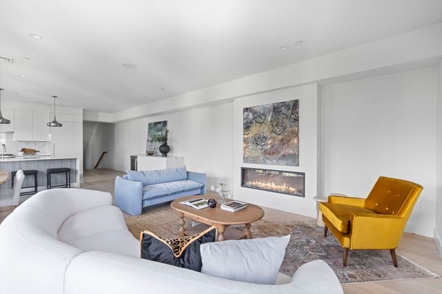 586 E 3rd 3, Boston, MA 02127