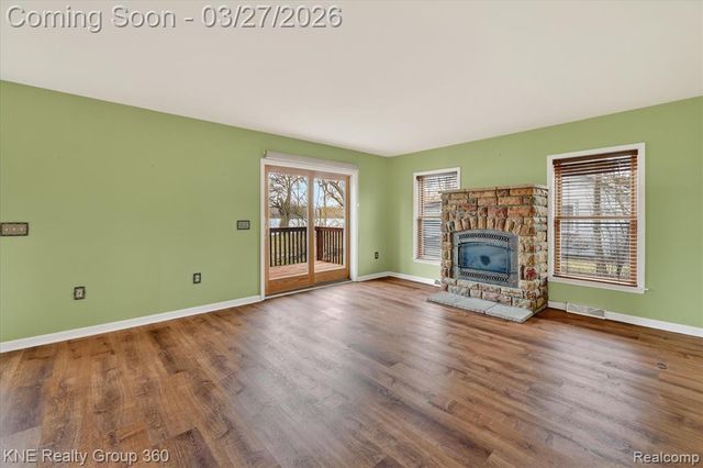 1525 Shoreline Drive, Hartland, MI 48353