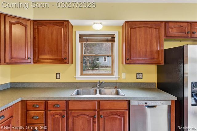 1525 Shoreline Drive, Hartland, MI 48353