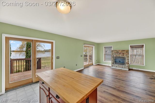 1525 Shoreline Drive, Hartland, MI 48353