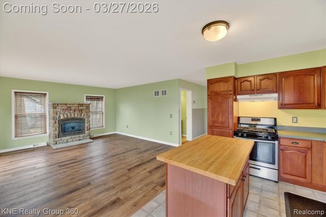 1525 Shoreline Drive, Hartland, MI 48353