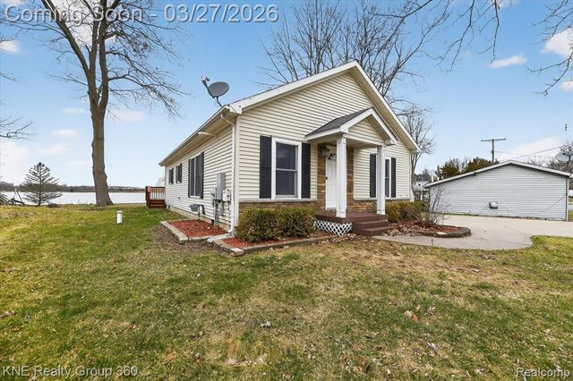 1525 Shoreline Drive, Hartland, MI 48353