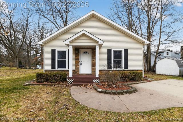 1525 Shoreline Drive, Hartland, MI 48353