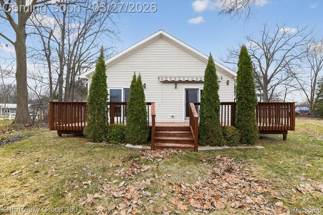 1525 Shoreline Drive, Hartland, MI 48353