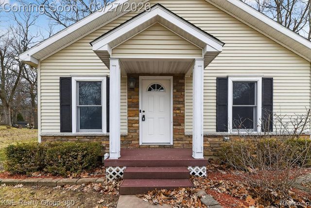 1525 Shoreline Drive, Hartland, MI 48353