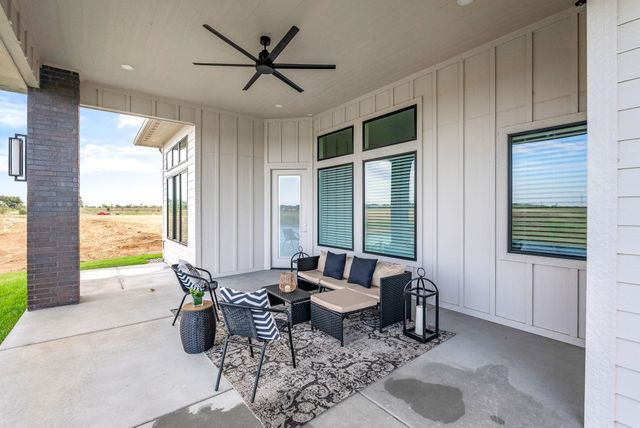 8373 W Waterway Ct, Maize, KS 67101