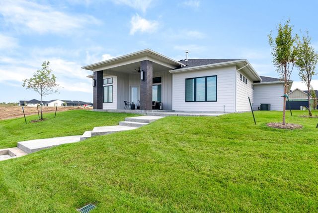 8373 W Waterway Ct, Maize, KS 67101