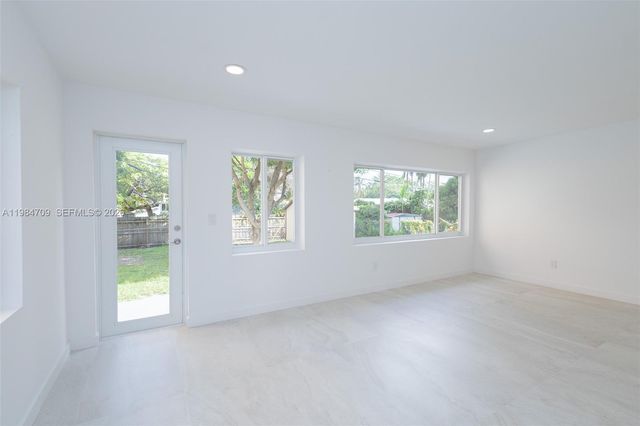 2675 SW 24th Ter, Miami, FL 33145