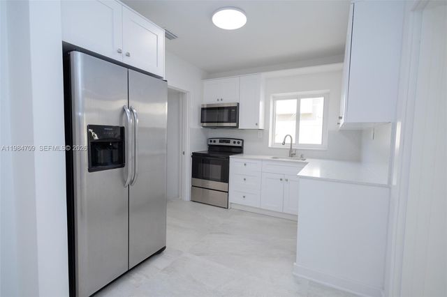 2675 SW 24th Ter, Miami, FL 33145