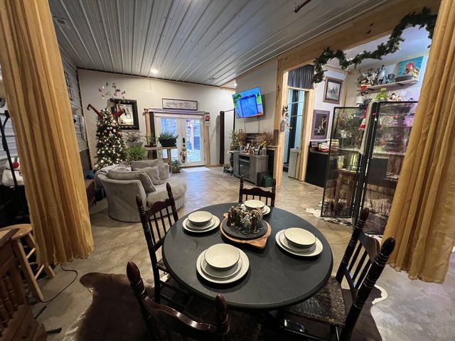 75 New Harmony Rd, Lafayette, TN 37083