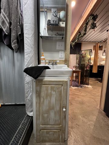 75 New Harmony Rd, Lafayette, TN 37083