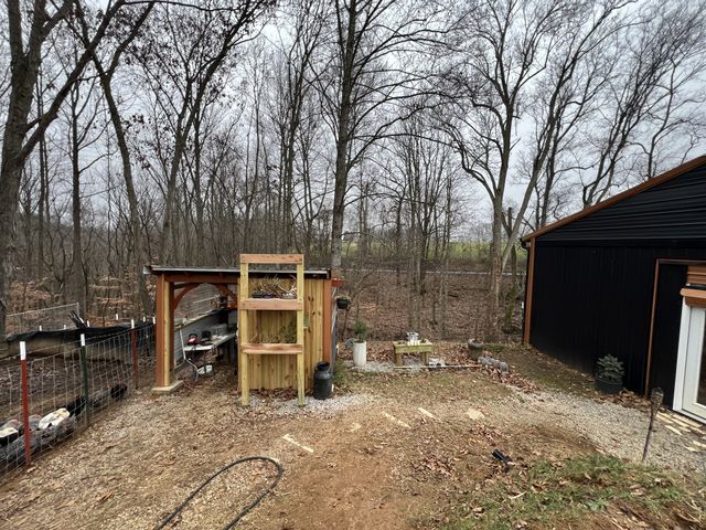 75 New Harmony Rd, Lafayette, TN 37083