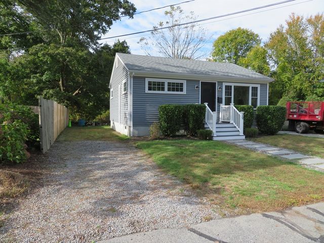 29 Davis St, Dartmouth, MA 02748