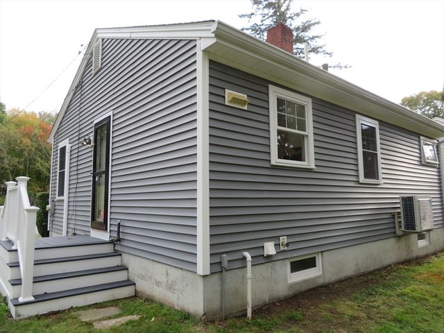 29 Davis St, Dartmouth, MA 02748