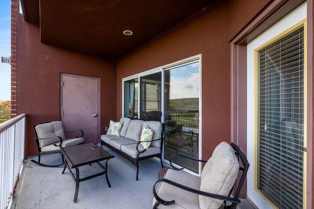 38 Village Road 402, Middleton, MA 01949
