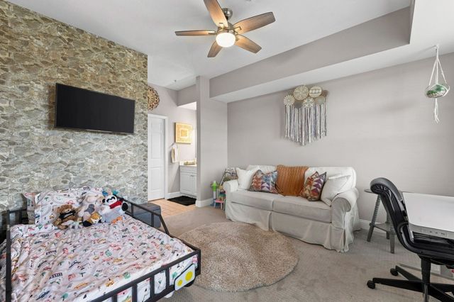 38 Village Road 402, Middleton, MA 01949