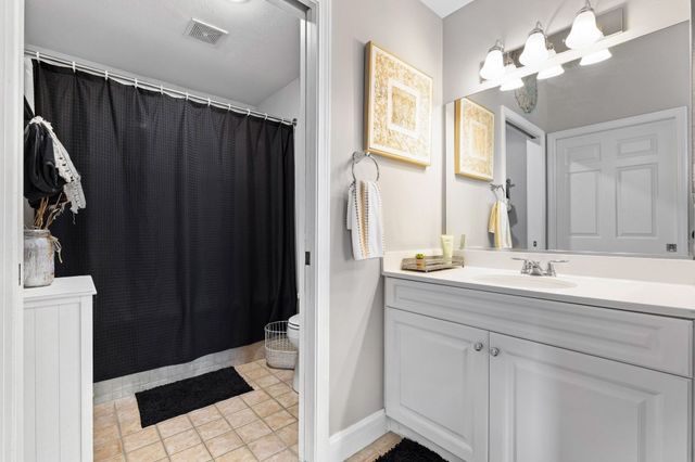 38 Village Road 402, Middleton, MA 01949