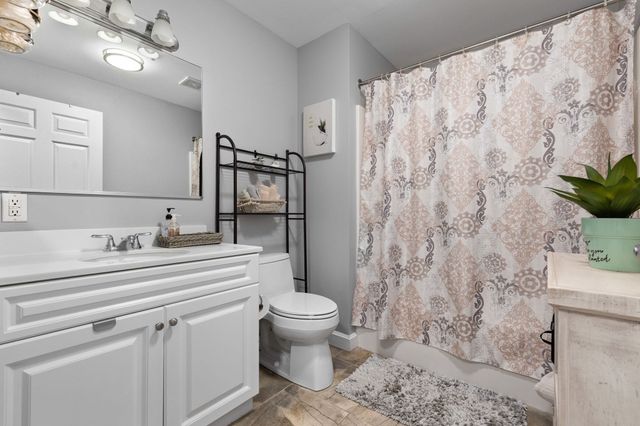 38 Village Road 402, Middleton, MA 01949