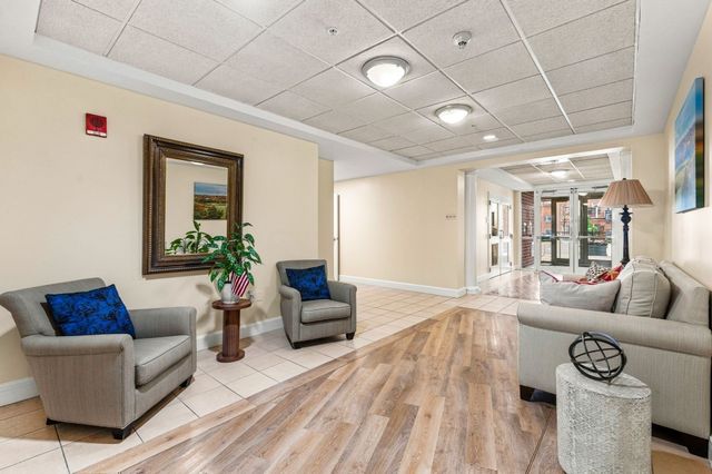 38 Village Road 402, Middleton, MA 01949