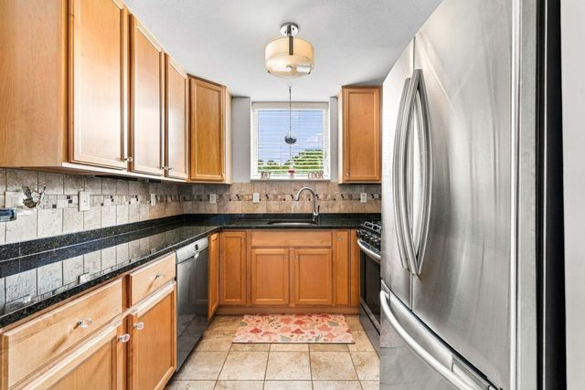 38 Village Road 402, Middleton, MA 01949