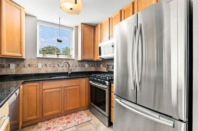 38 Village Road 402, Middleton, MA 01949