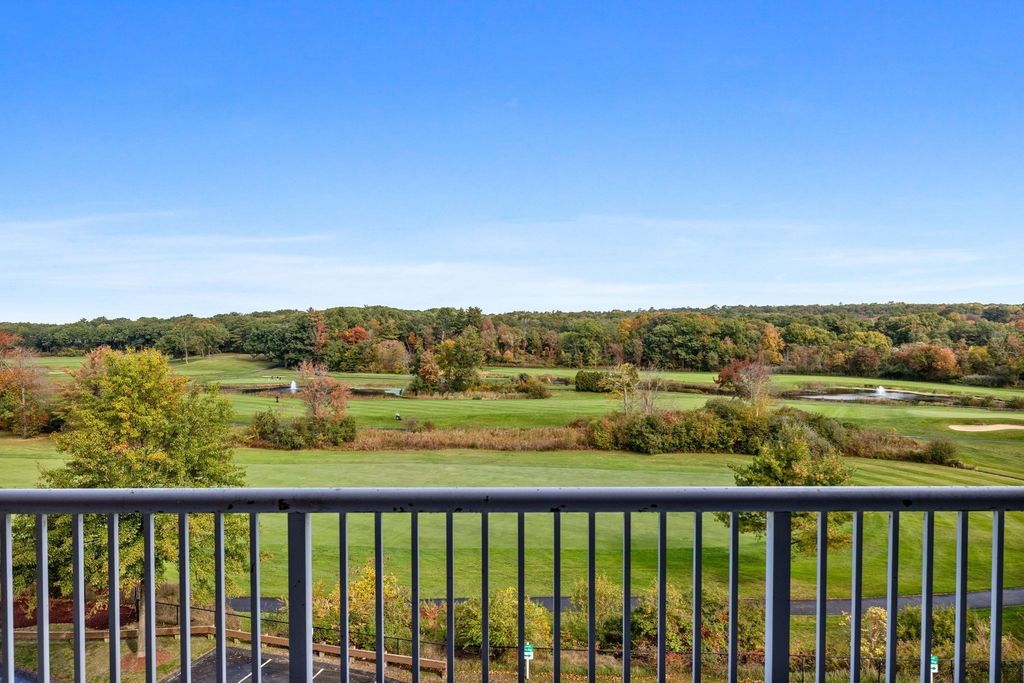38 Village Road 402, Middleton, MA 01949