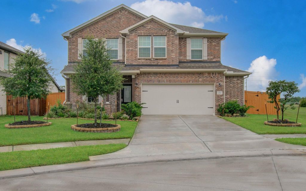 6303 Spanish Moss Drive, Pearland, TX 77584