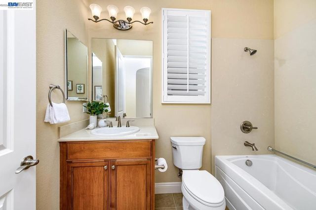 1033 Malbec Ln, Brentwood, CA 94513