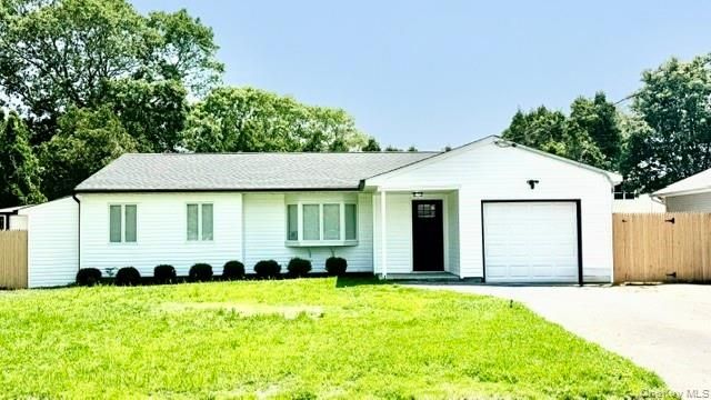 16 Adobe Drive, Shirley, NY 11967