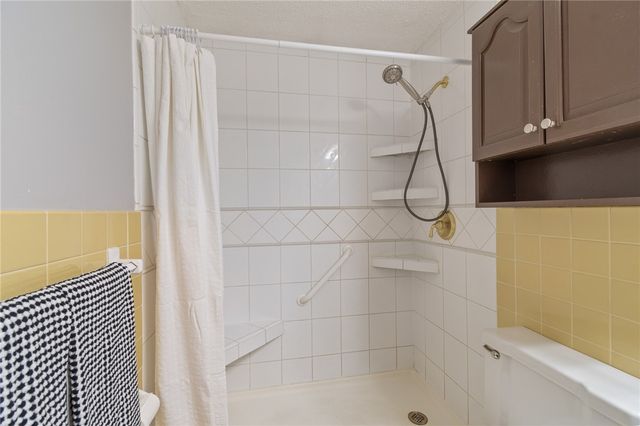 696 Surrey Hill, Henrietta, NY 14623