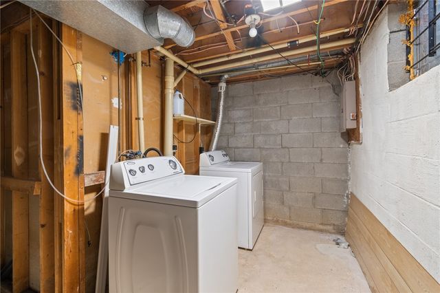 696 Surrey Hill, Henrietta, NY 14623