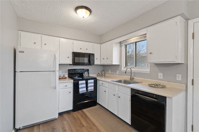 696 Surrey Hill, Henrietta, NY 14623