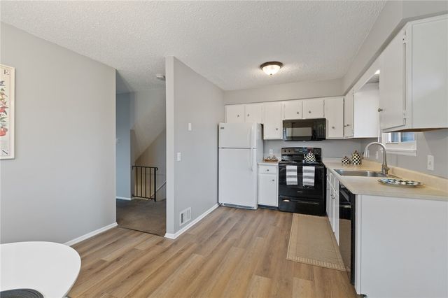 696 Surrey Hill, Henrietta, NY 14623