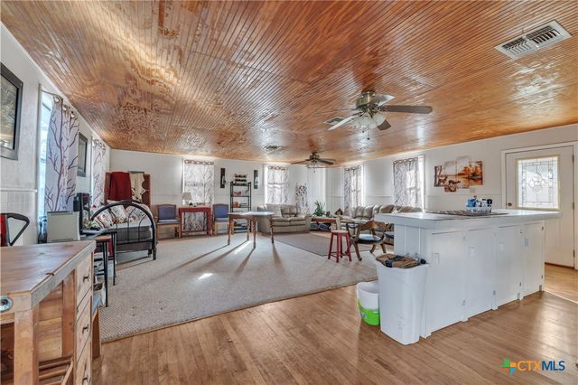 895 Patterson Road, Flatonia, TX 78941