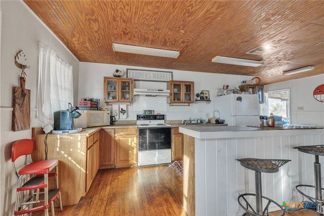 895 Patterson Road, Flatonia, TX 78941