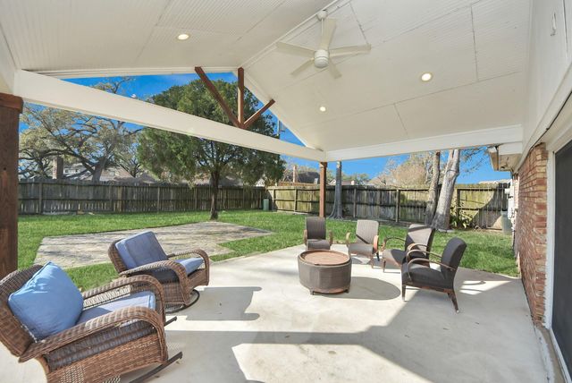 11123 Hazelhurst Drive, Houston, TX 77043