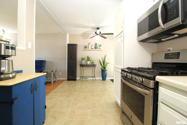 5710 N WESTERN Avenue, Peoria, IL 61614