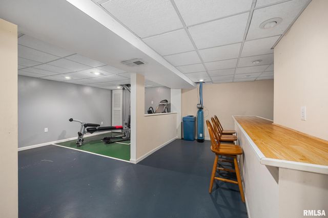 5710 N WESTERN Avenue, Peoria, IL 61614