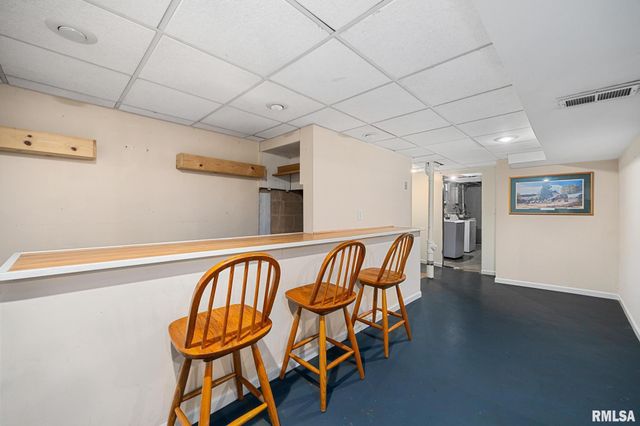 5710 N WESTERN Avenue, Peoria, IL 61614