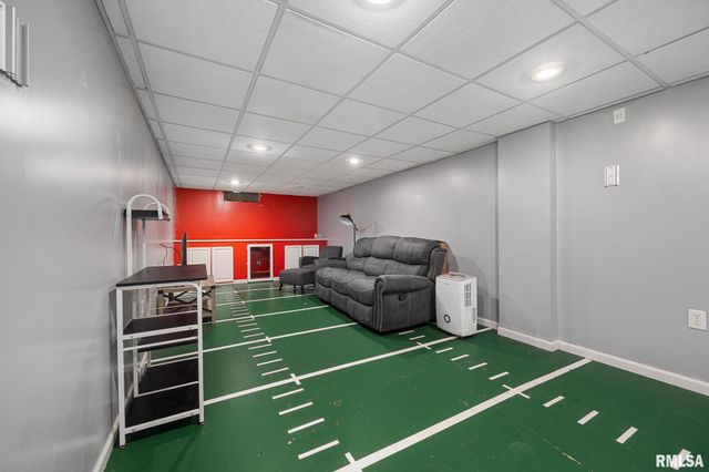 5710 N WESTERN Avenue, Peoria, IL 61614