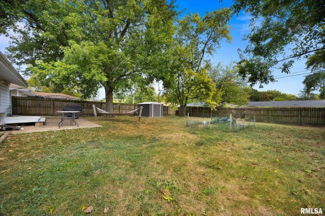 5710 N WESTERN Avenue, Peoria, IL 61614