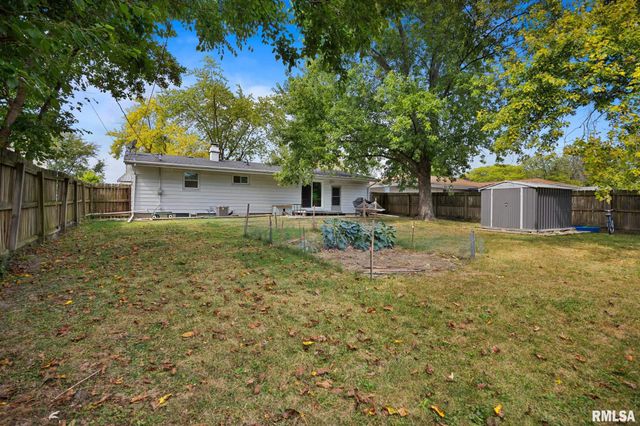 5710 N WESTERN Avenue, Peoria, IL 61614