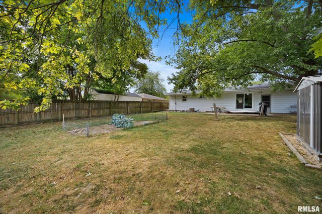 5710 N WESTERN Avenue, Peoria, IL 61614