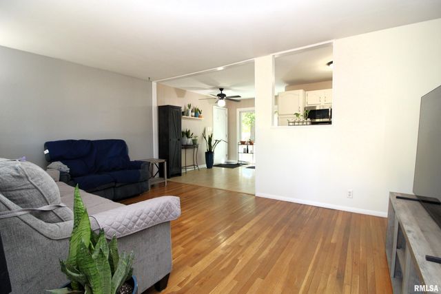 5710 N WESTERN Avenue, Peoria, IL 61614