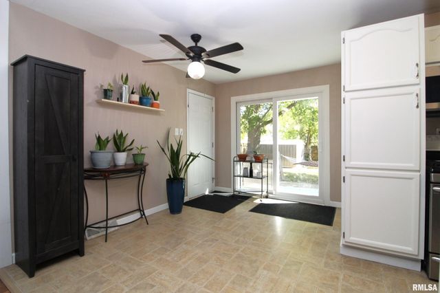 5710 N WESTERN Avenue, Peoria, IL 61614