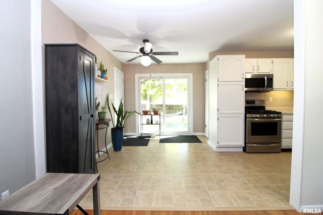 5710 N WESTERN Avenue, Peoria, IL 61614