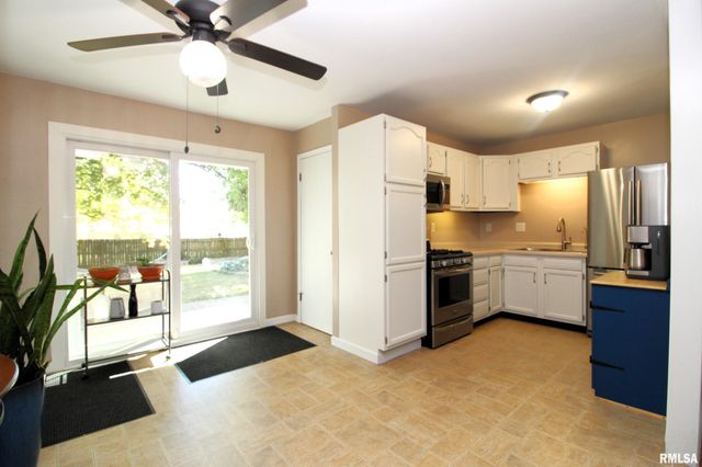 5710 N WESTERN Avenue, Peoria, IL 61614